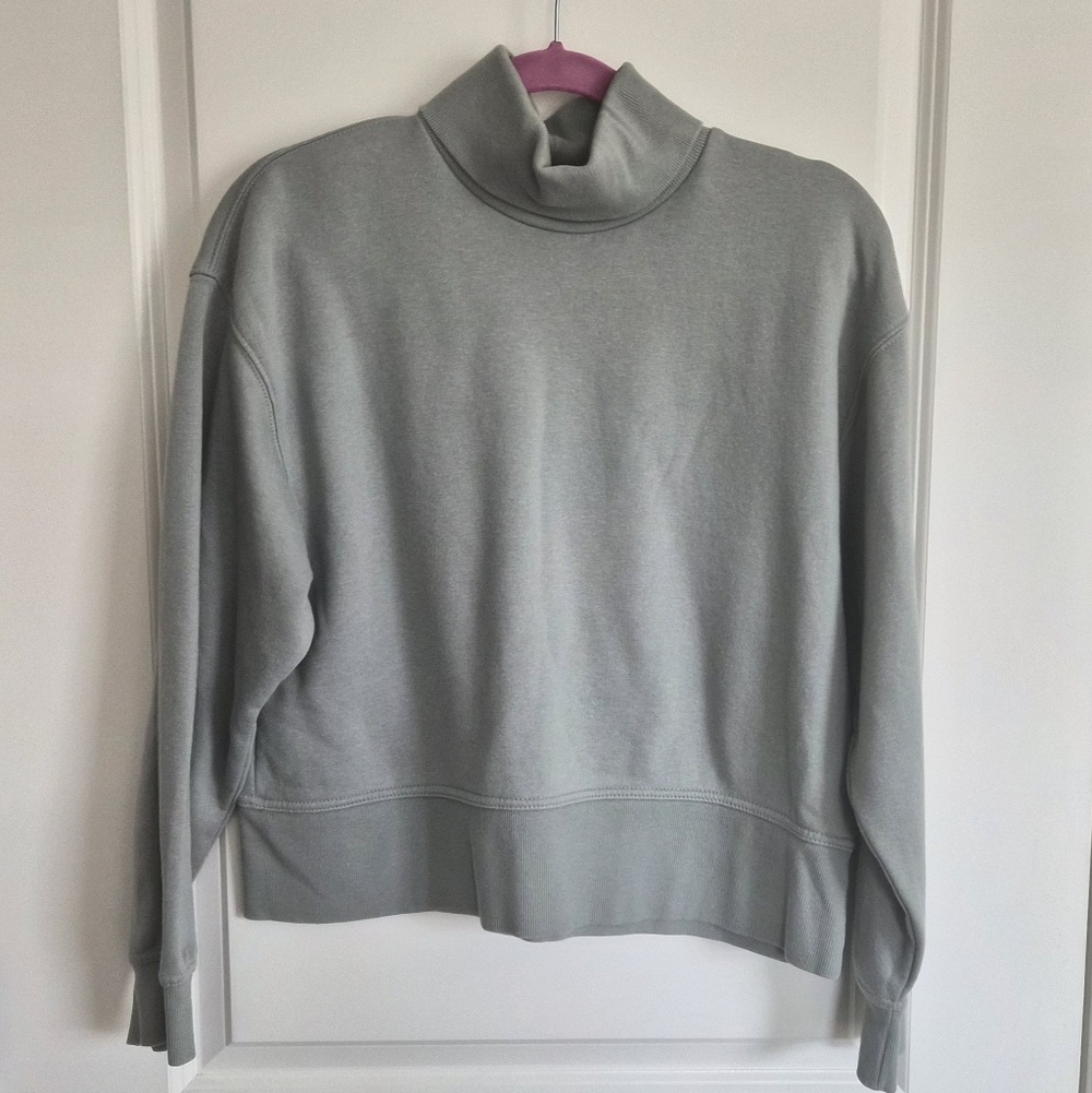 Zara Light Green Women's Turtleneck Sweater Size Medium